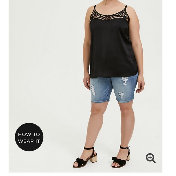 TORRID NWT PLUS SIZE JEAN SHORTS - Picture 3 of 6
